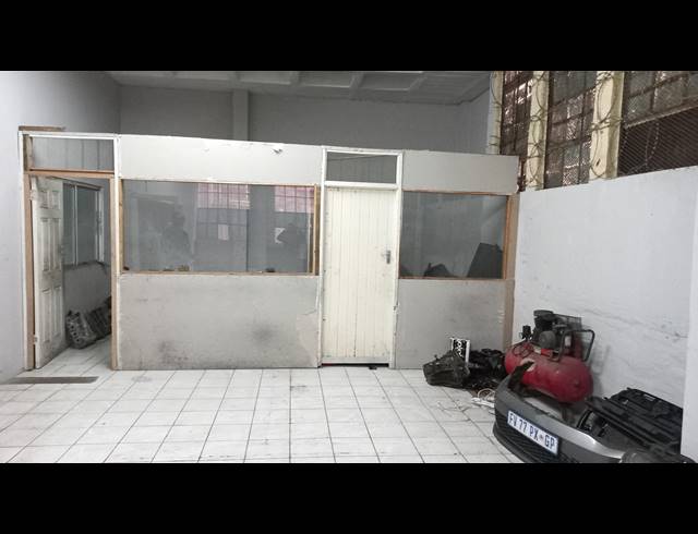 985M² BUILDING FOR SALE IN WARWICK